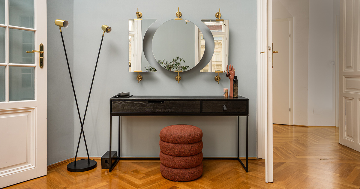 elegant wall mouldings