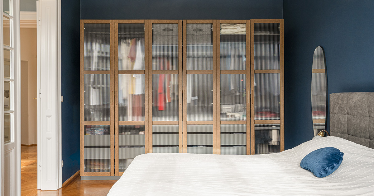 wardrobe with fluted glass